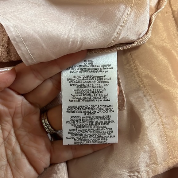 BCBG mauve pink pleated shorts - Picture 6 of 6